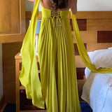 Katrina – Maxi abito con design a spalle scoperte, allacciatura e gonna plissettata