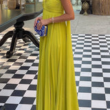 Katrina – Maxi abito con design a spalle scoperte, allacciatura e gonna plissettata