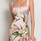 Amber - Pinke Blumensatin Midi-Kleid mit quadratischem Ausschnitt