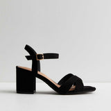 Sandales à talon carré en velours noir et coupe large en 2 parties | New Look