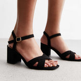 Sandales à talon carré en velours noir et coupe large en 2 parties | New Look